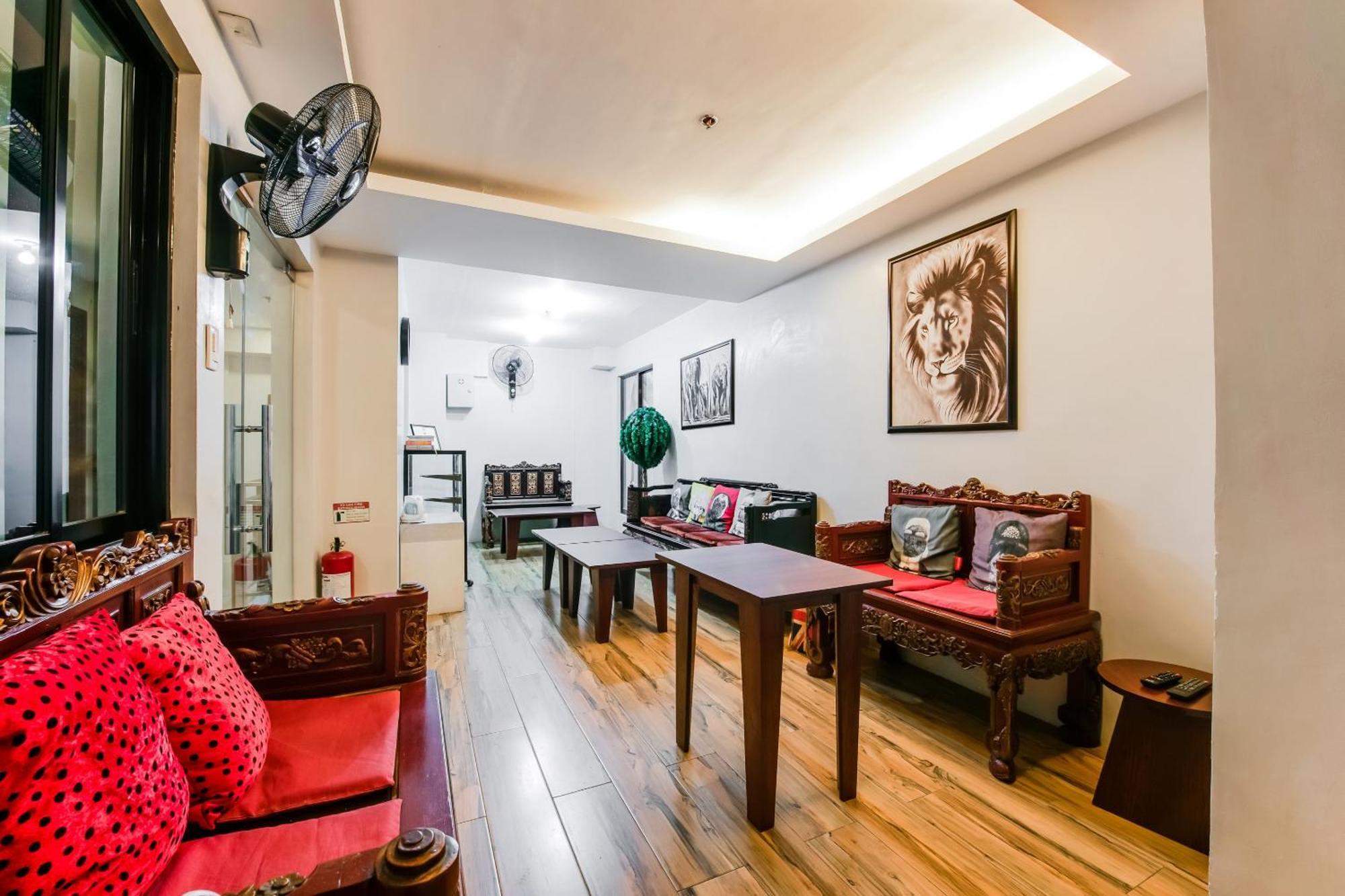 Oyo 136 Regal Residences كويزون سيتي المظهر الخارجي الصورة
