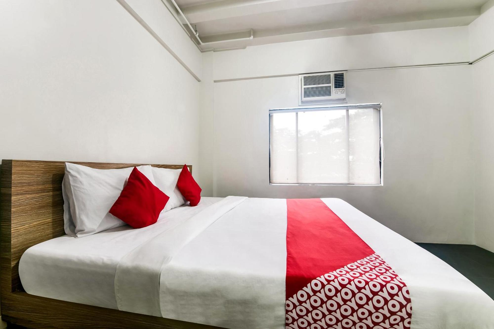 Oyo 136 Regal Residences كويزون سيتي المظهر الخارجي الصورة