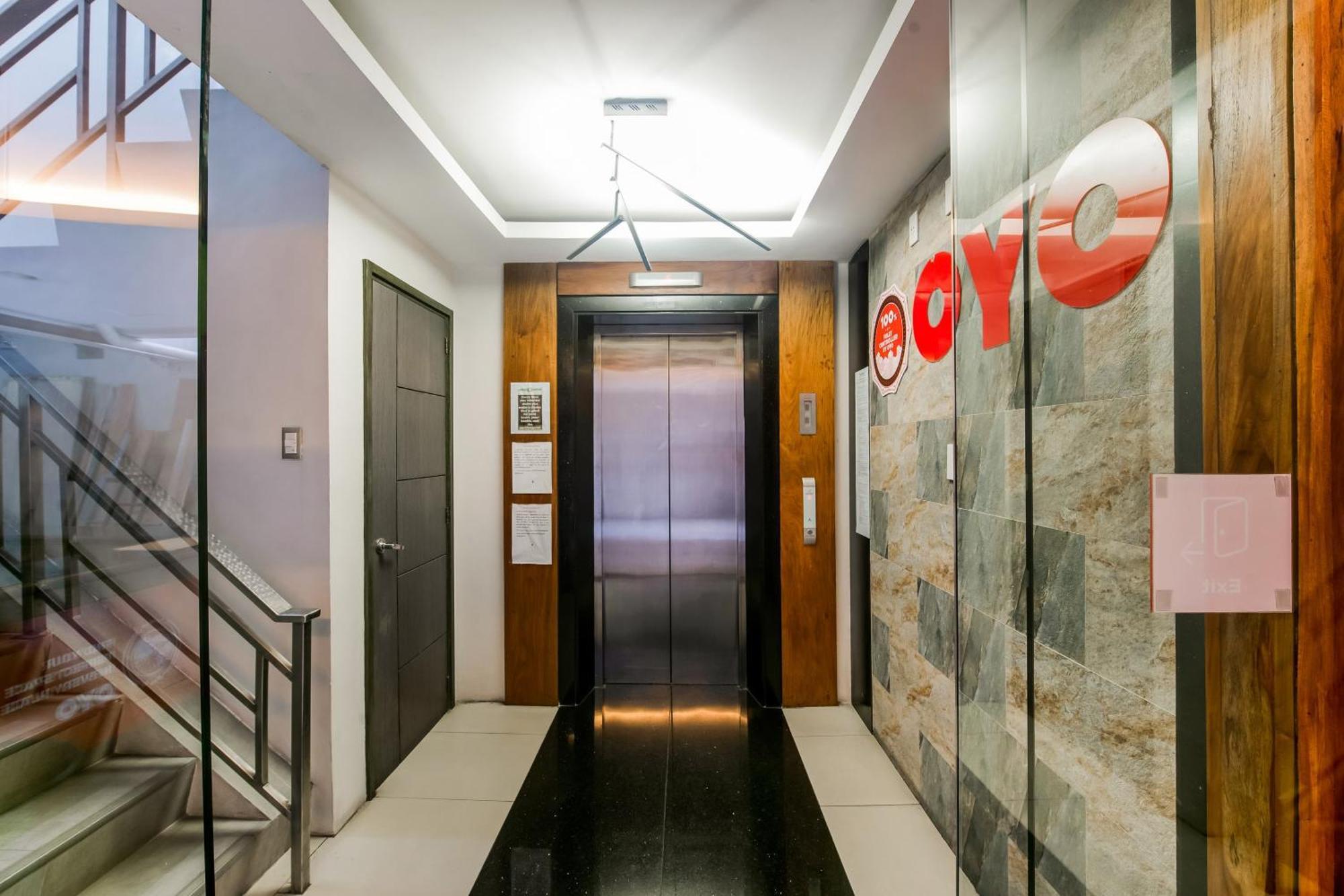 Oyo 136 Regal Residences كويزون سيتي المظهر الخارجي الصورة