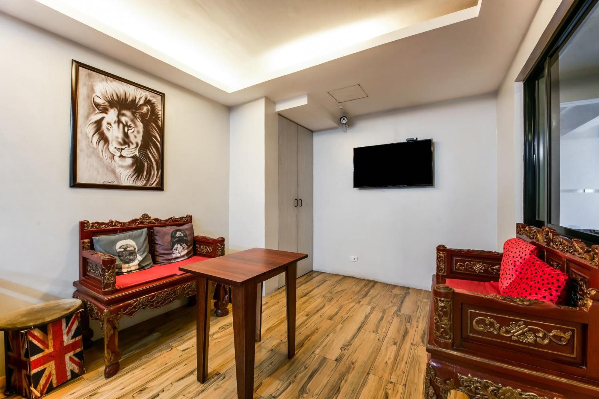 Oyo 136 Regal Residences كويزون سيتي المظهر الخارجي الصورة