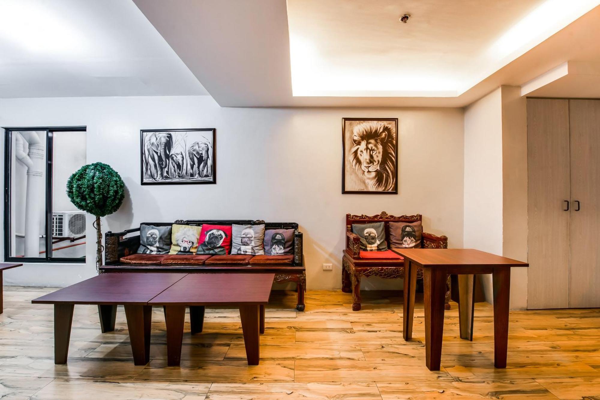 Oyo 136 Regal Residences كويزون سيتي المظهر الخارجي الصورة
